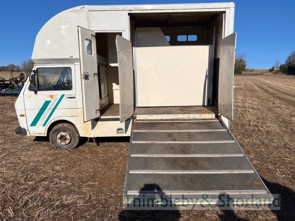 Who are Warwickshire horse boxes?