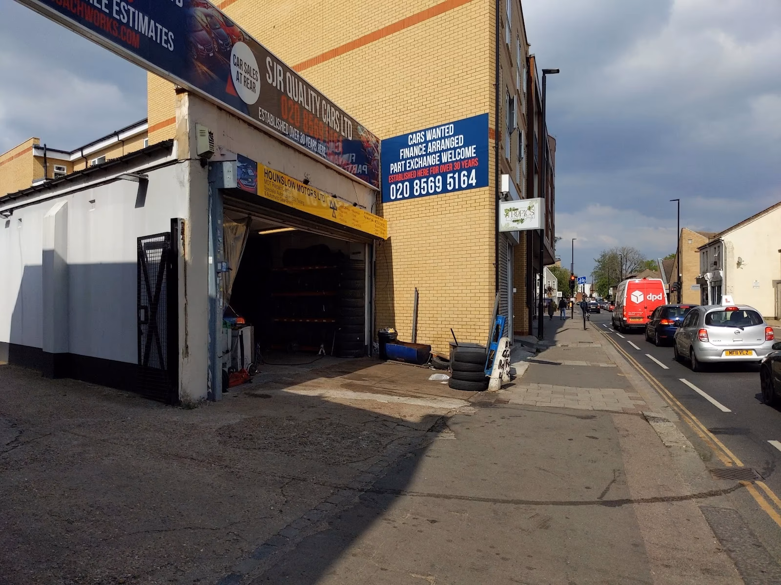 Where is Halfords Autocentre Hounslow?