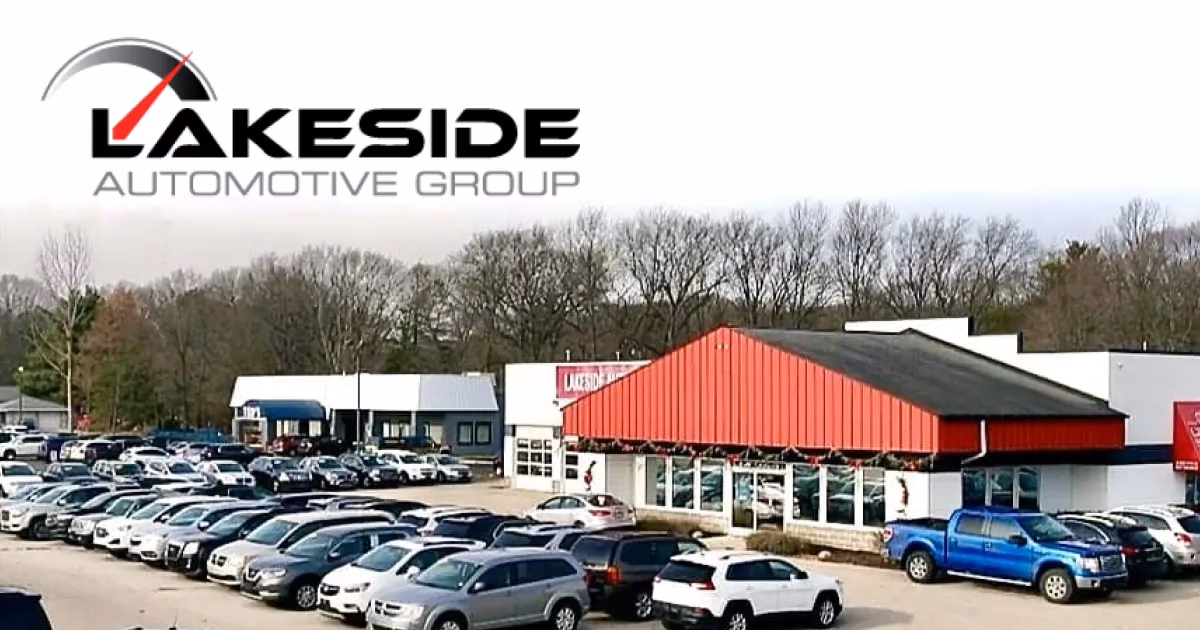 How many people visit Lakeside?