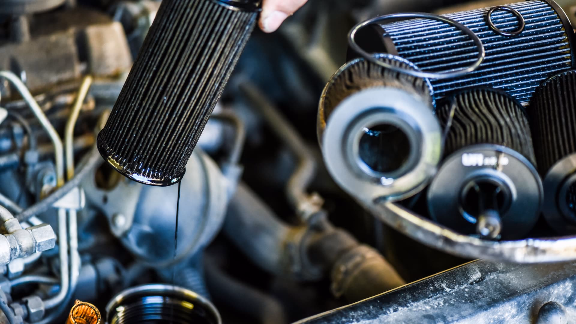 How much does an oil change cost in the UK?
