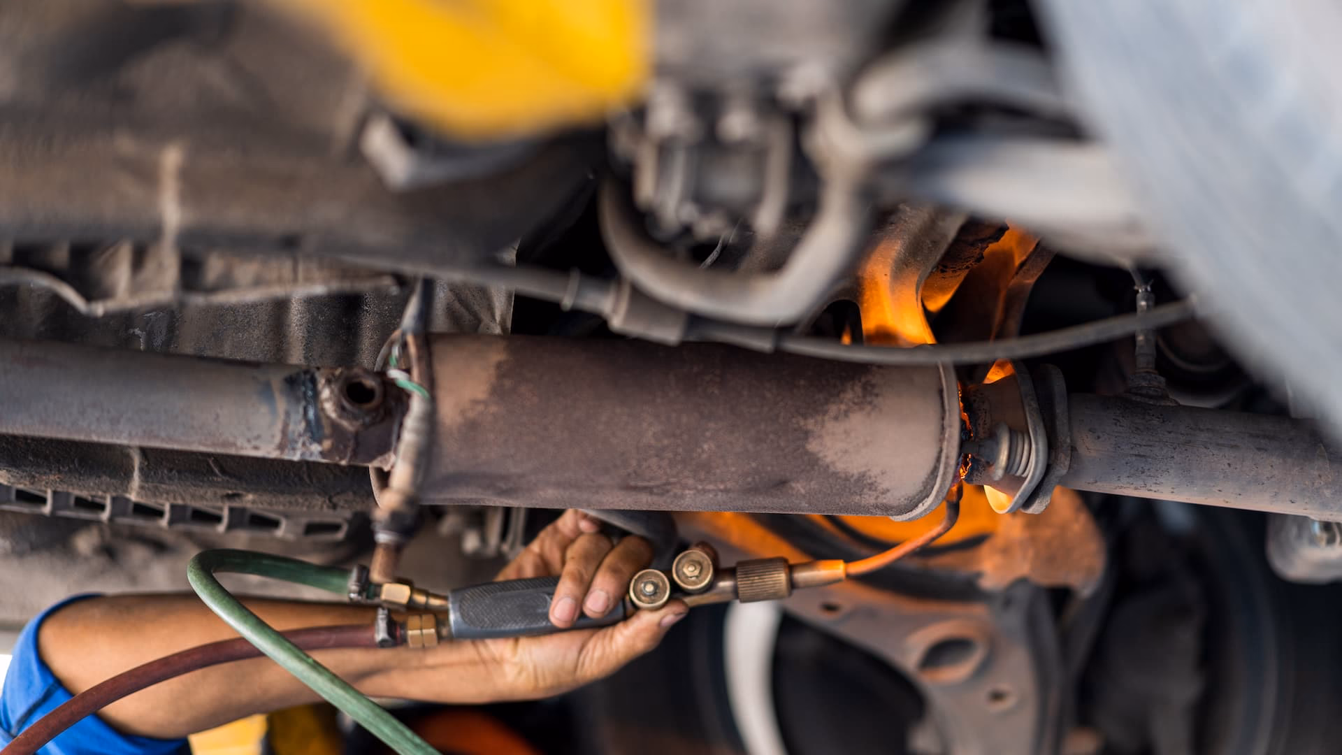 How much does it cost to repair an exhaust leak?