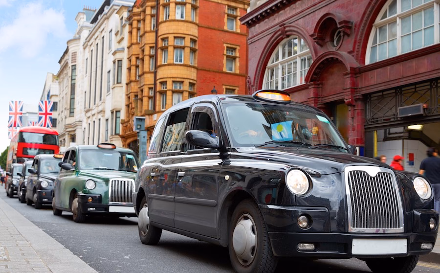 Should you tip a cab in the UK?