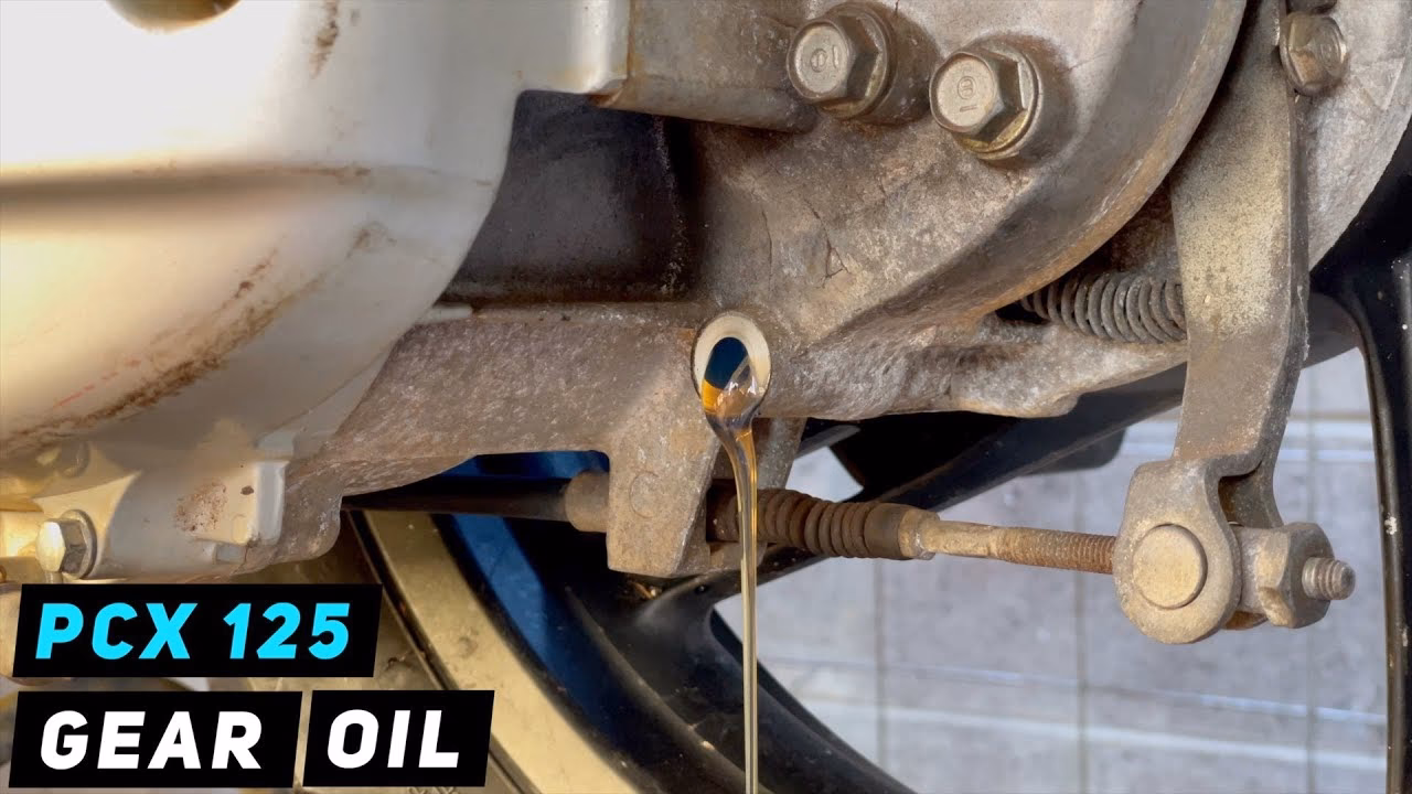 What oil to use in a Honda PCX 125 transmission box?