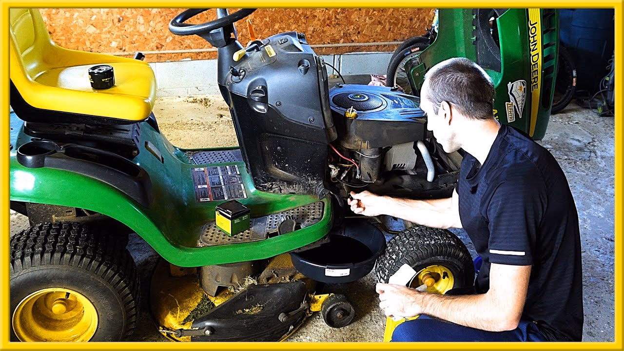 What kind of oil does a John Deere lawn mower use?