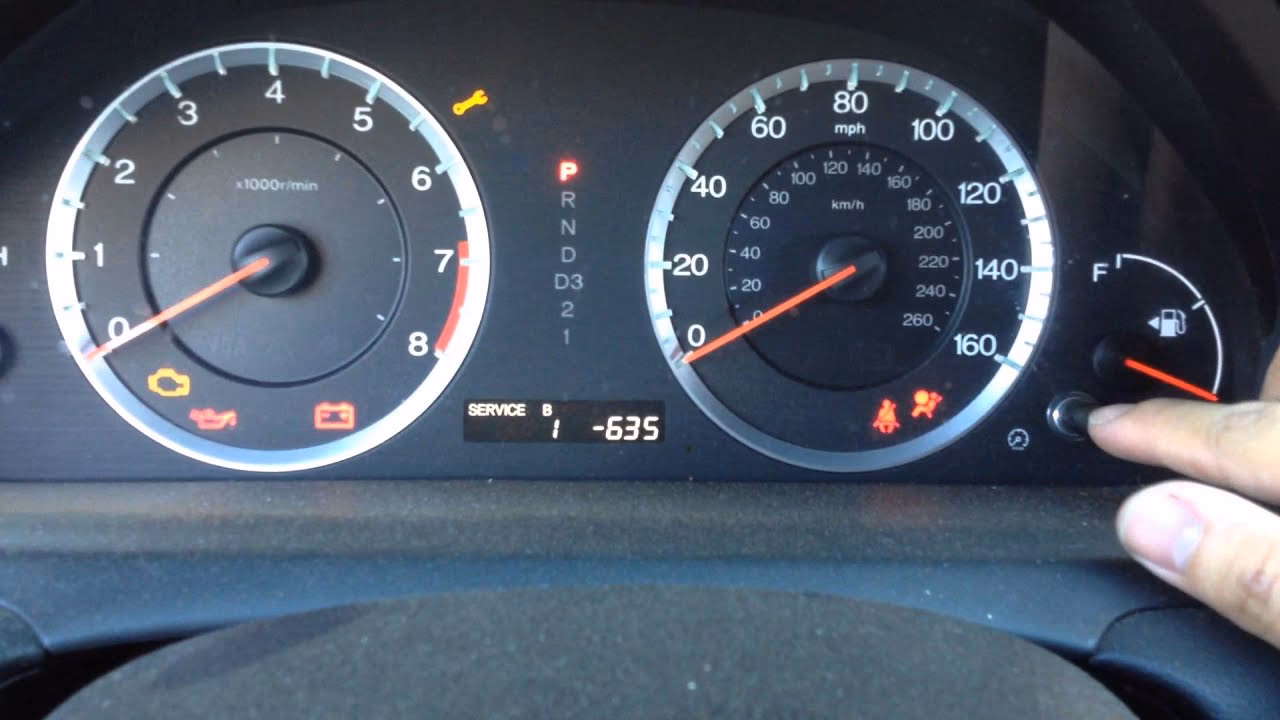 How do you check oil life on a Honda Accord?