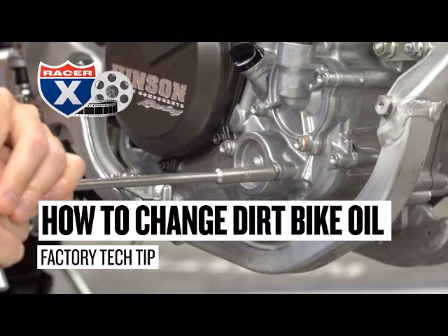What is the difference between 2 stroke and 4 stroke oil?