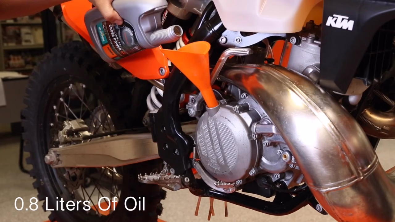 What is the difference between 2 stroke and 4 stroke oil?