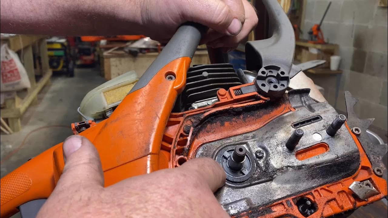 Can the oiler on a Husqvarna chainsaw be adjusted?
