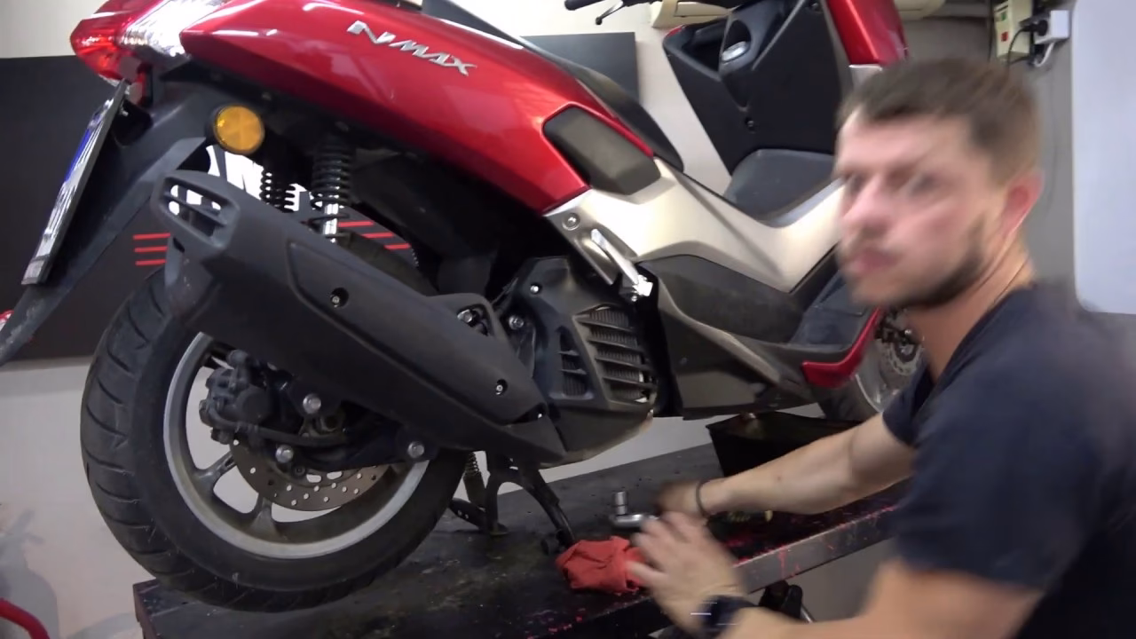 What is the engine displacement of Yamaha nmax?