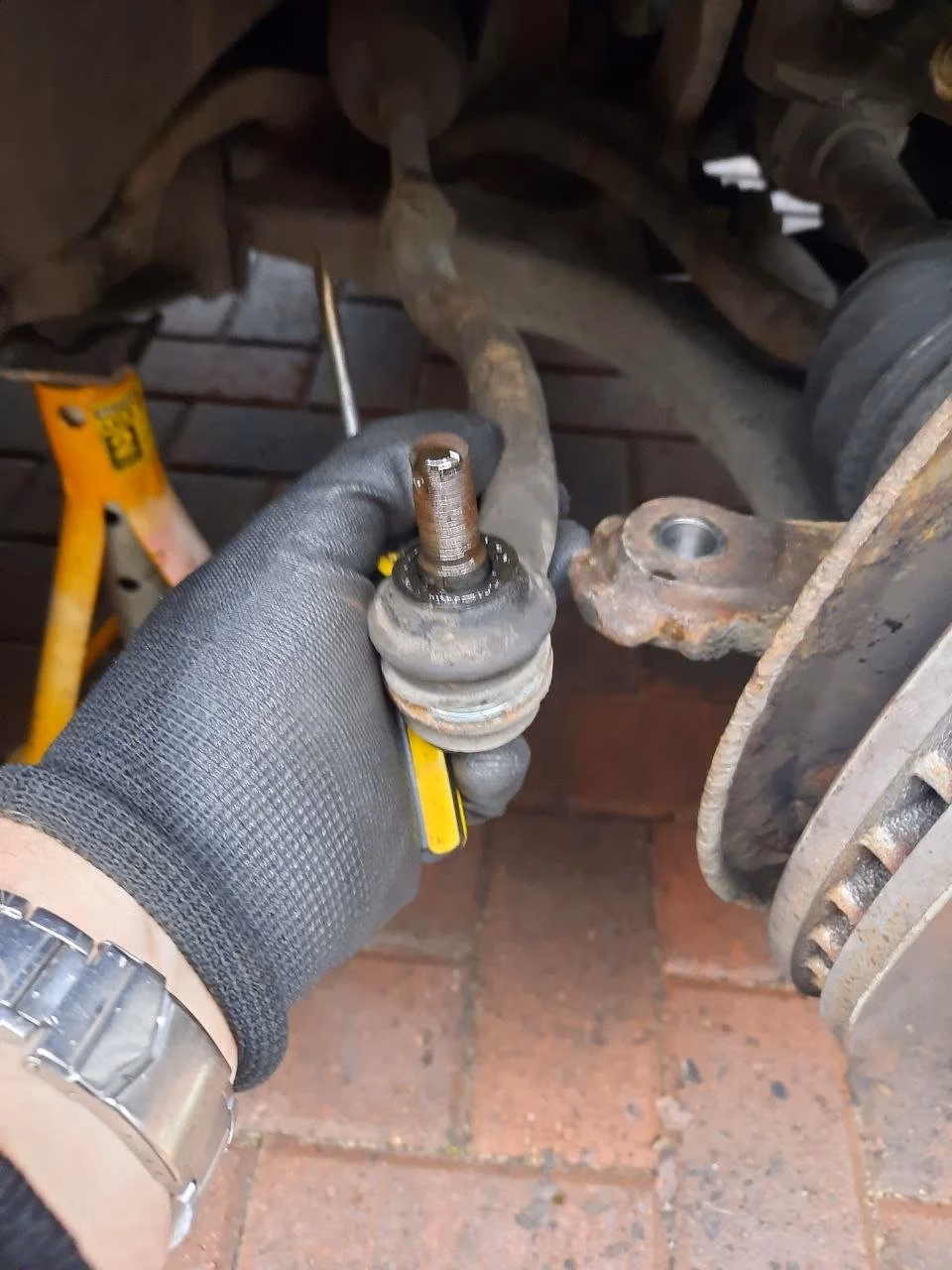 Are track rods checked during an MOT test?