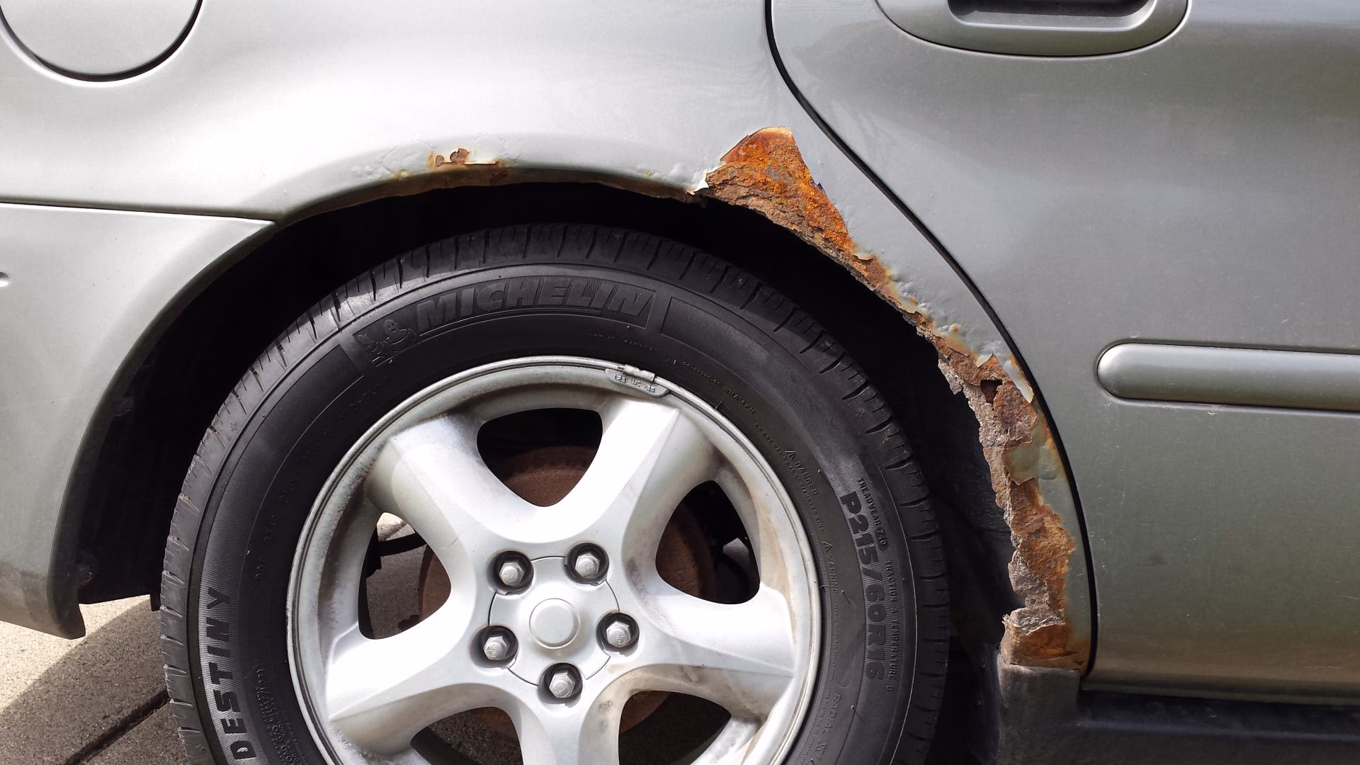 Can a rusty underbody cause a failed Mot?