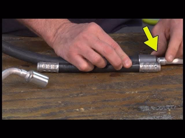 How do you remove air hose from a car?