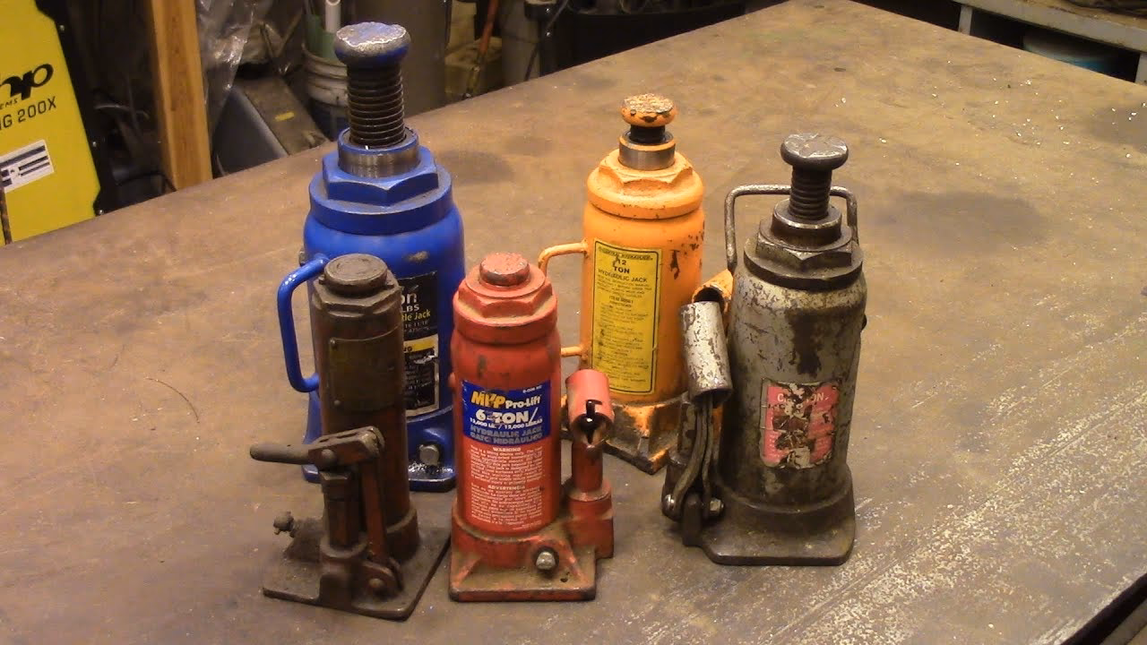 How to operate a hydraulic jack for pipe jacking?