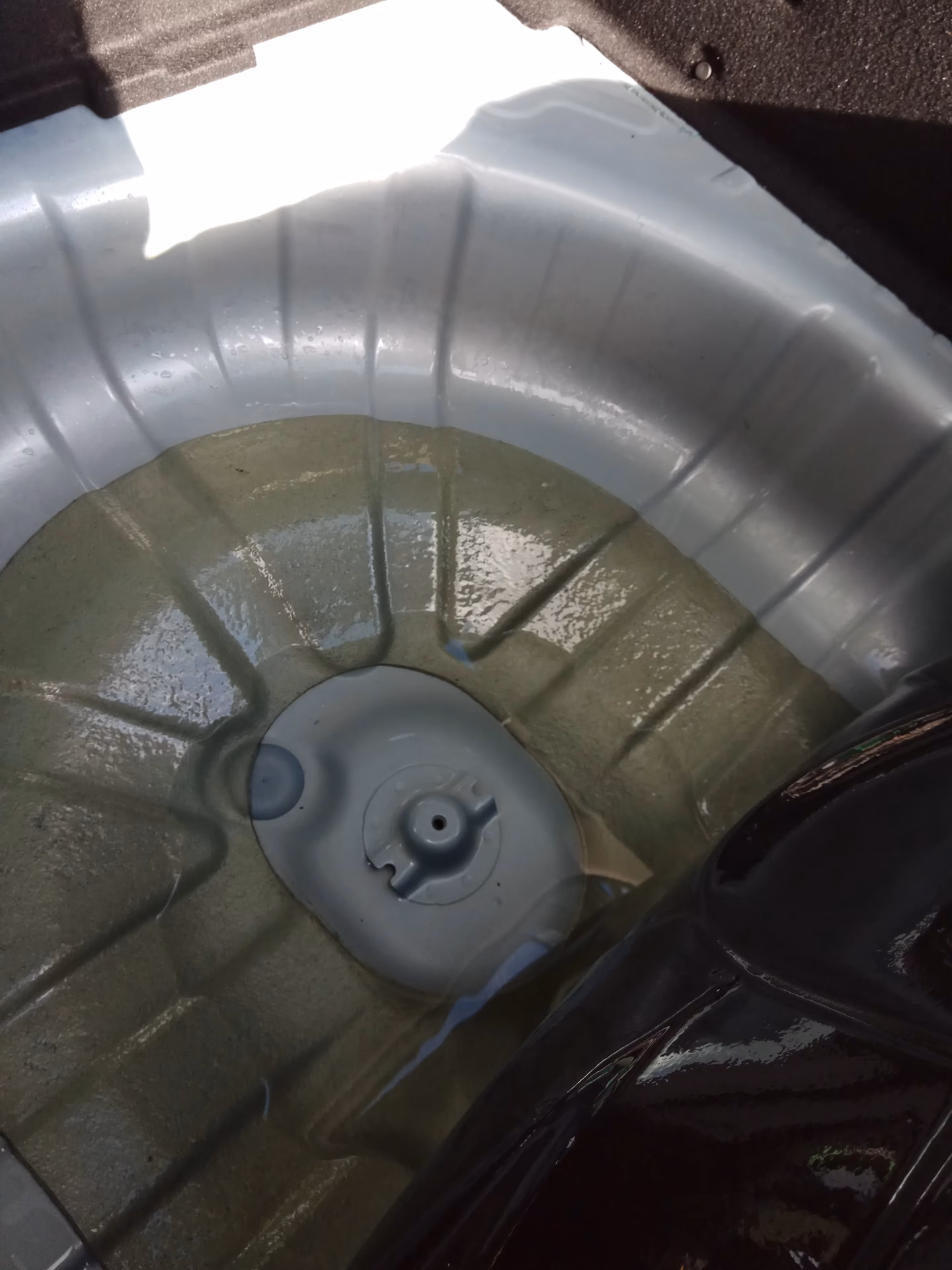 How do you know if a boot is leaking water?