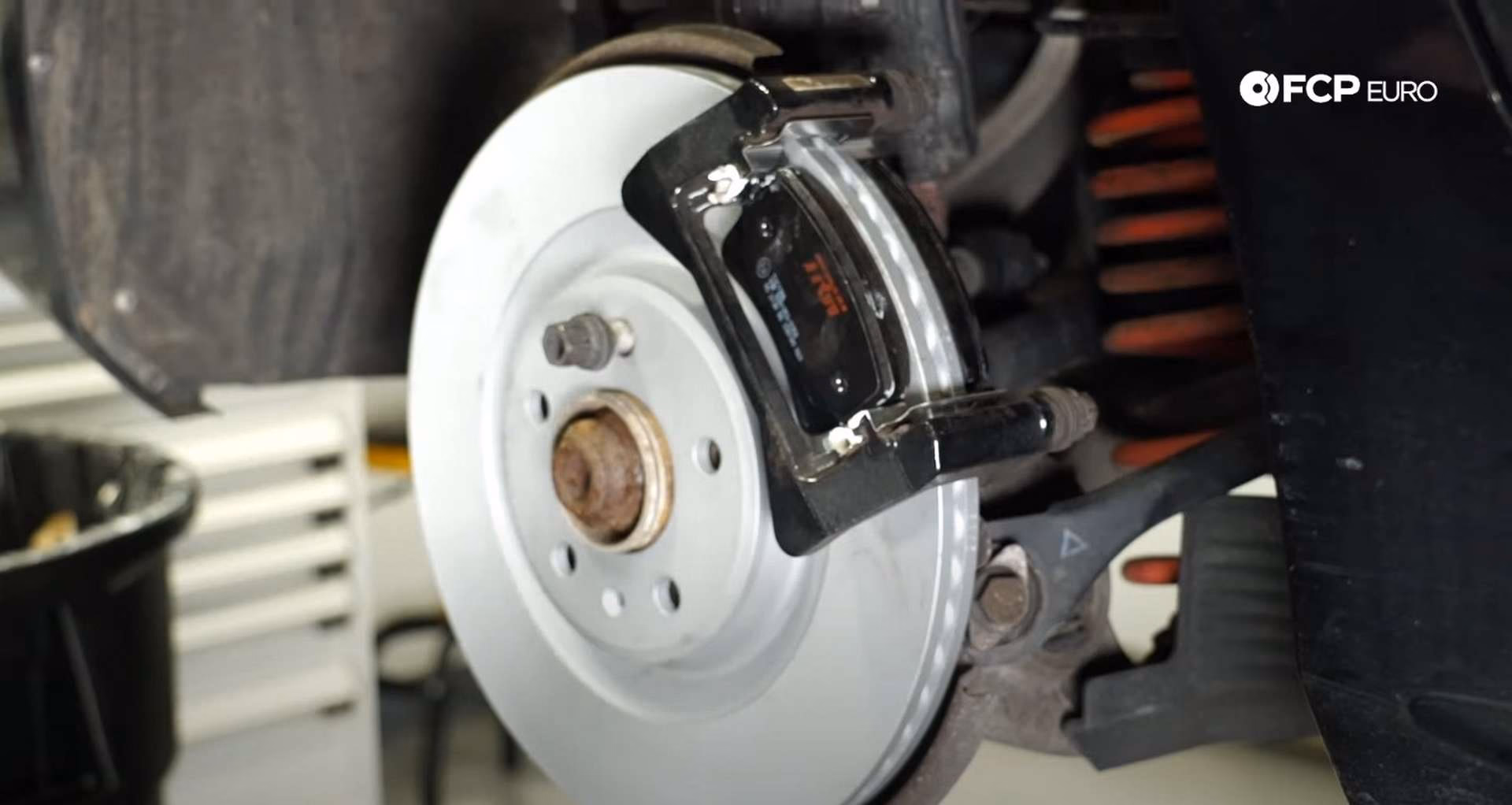How do you replace a brake pad on a Ford xtool?