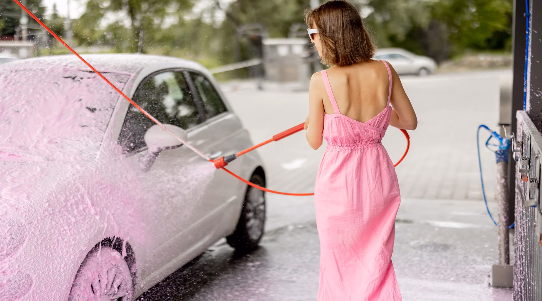 How does an automated car wash work?