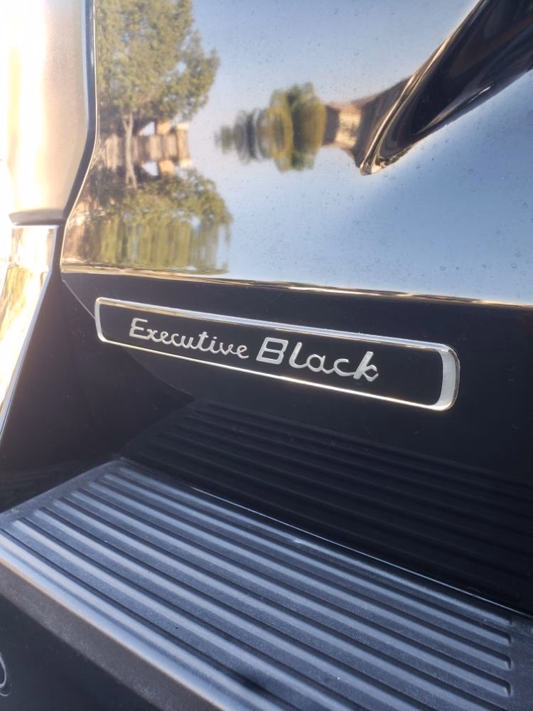 Does HR carriages offer a chauffeur service?