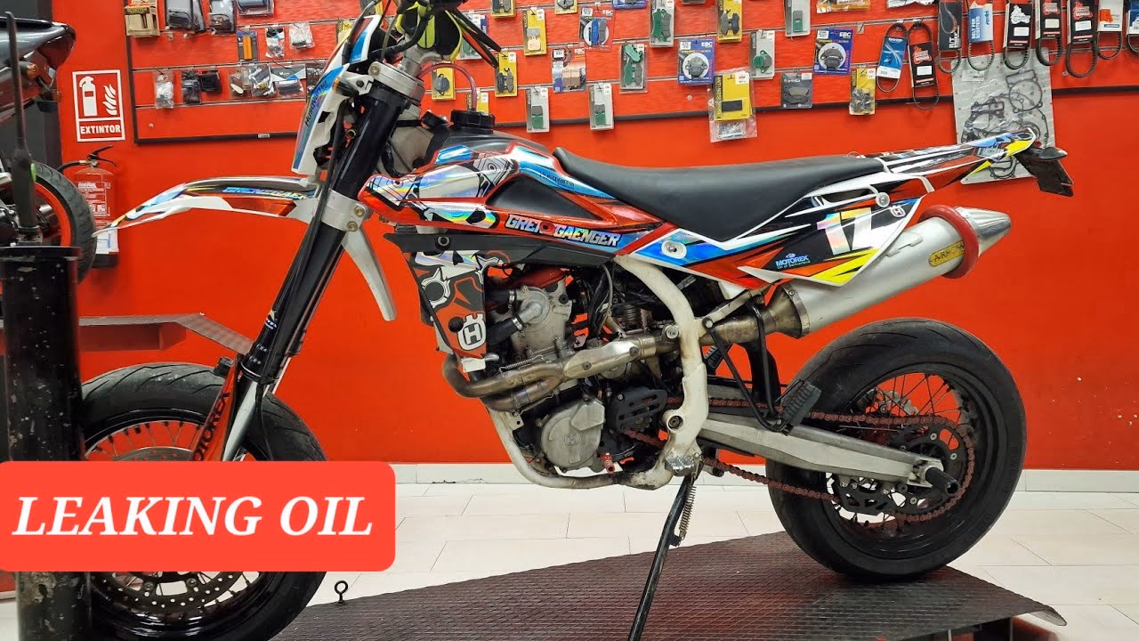 What information is provided in the Husqvarna service manual?