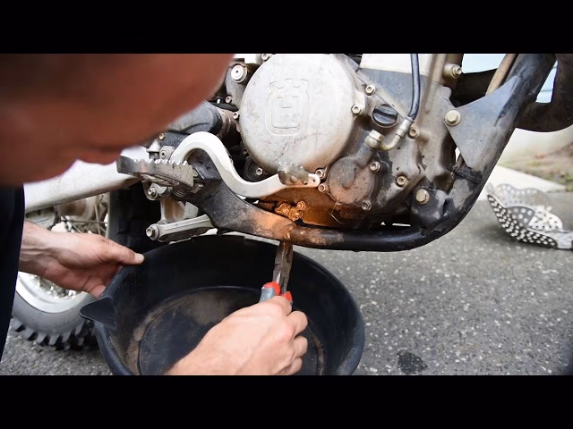 Where can I find service manuals for my Husqvarna te610?