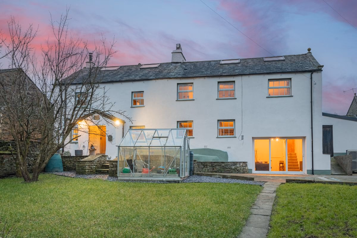 Who owned Hutton Roof?