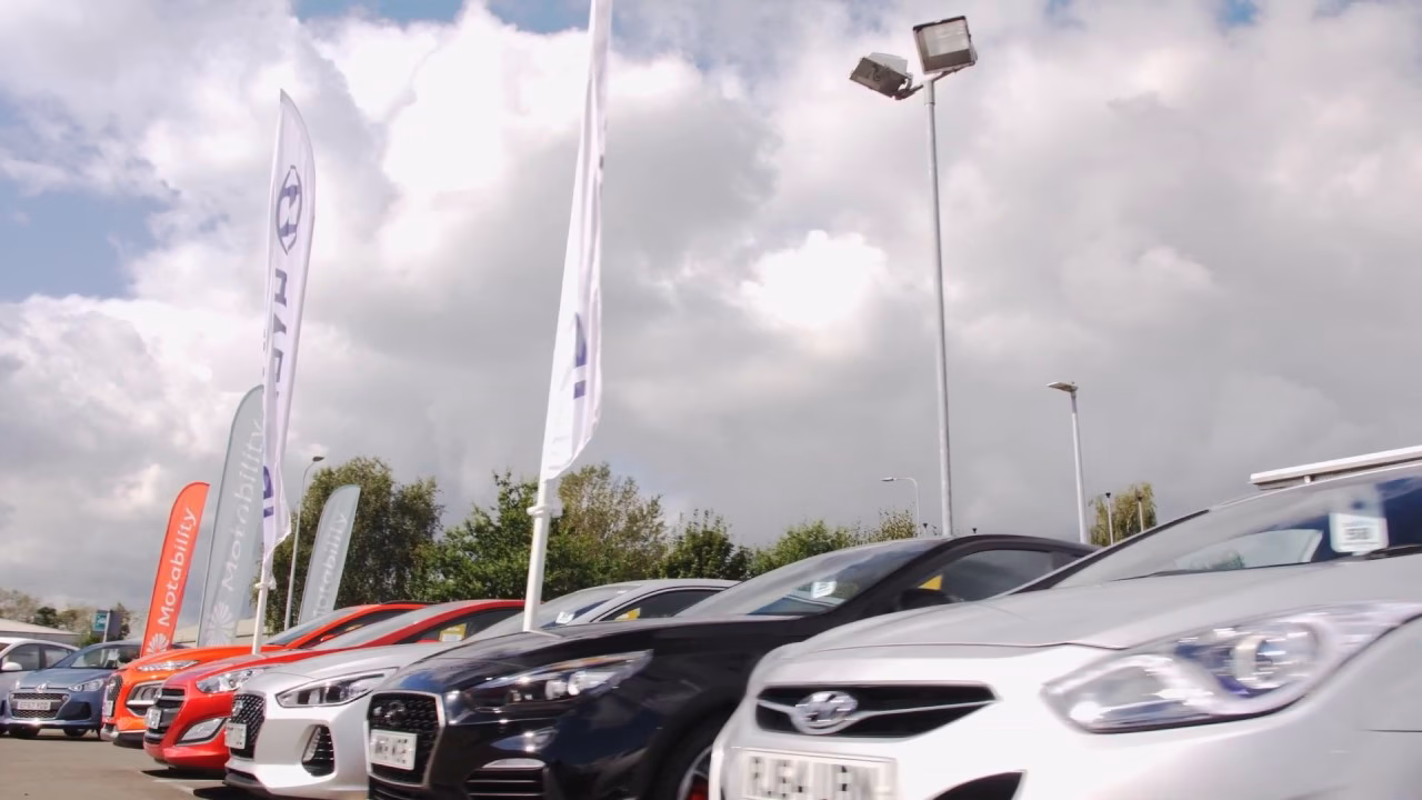 What services does Holdcroft Hyundai - Crewe offer?