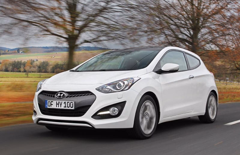 What's the Hyundai i30 2012 1.6 diesel fuel filter replacement interval?