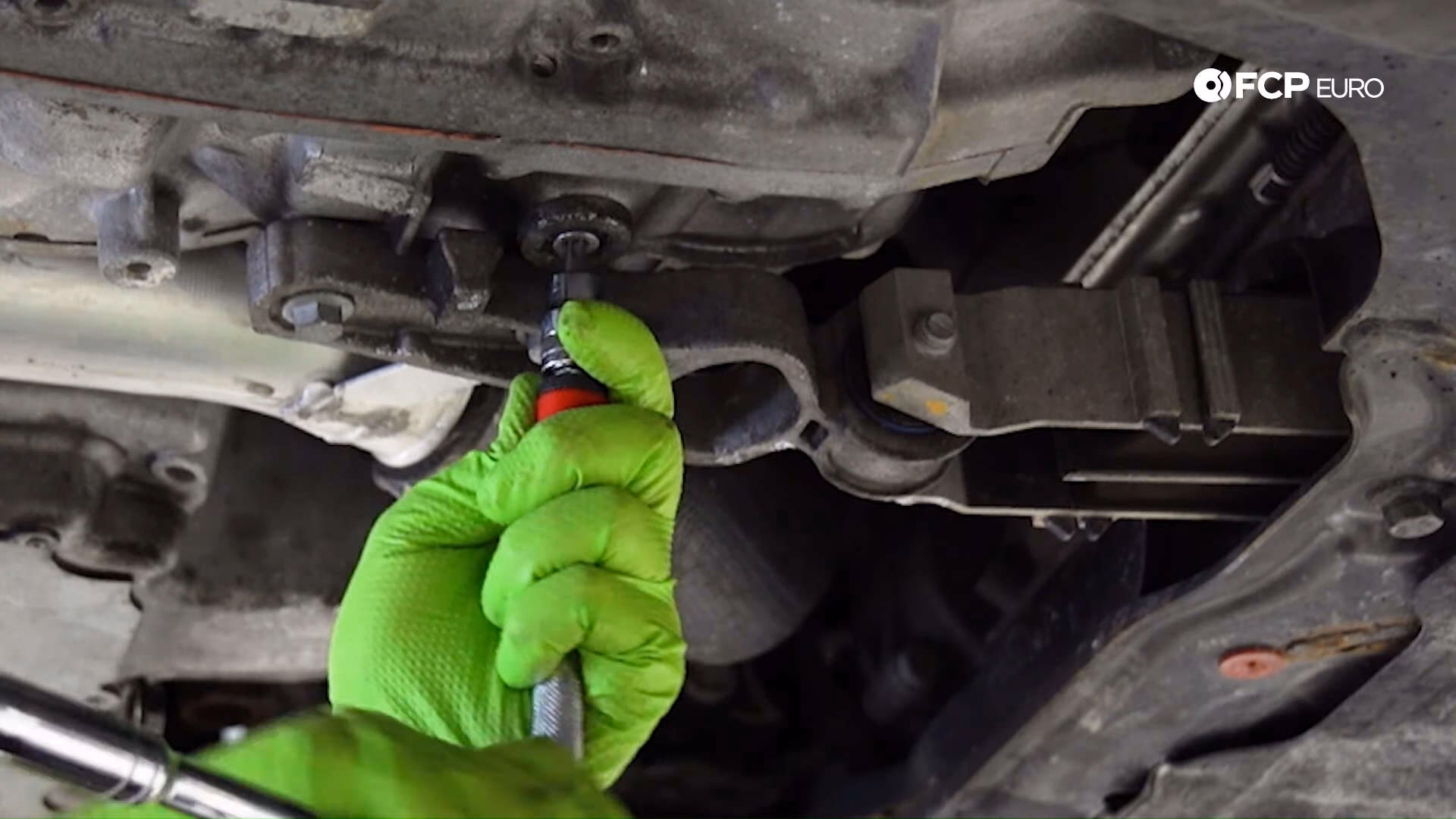 How much oil does a Volvo transmission use?