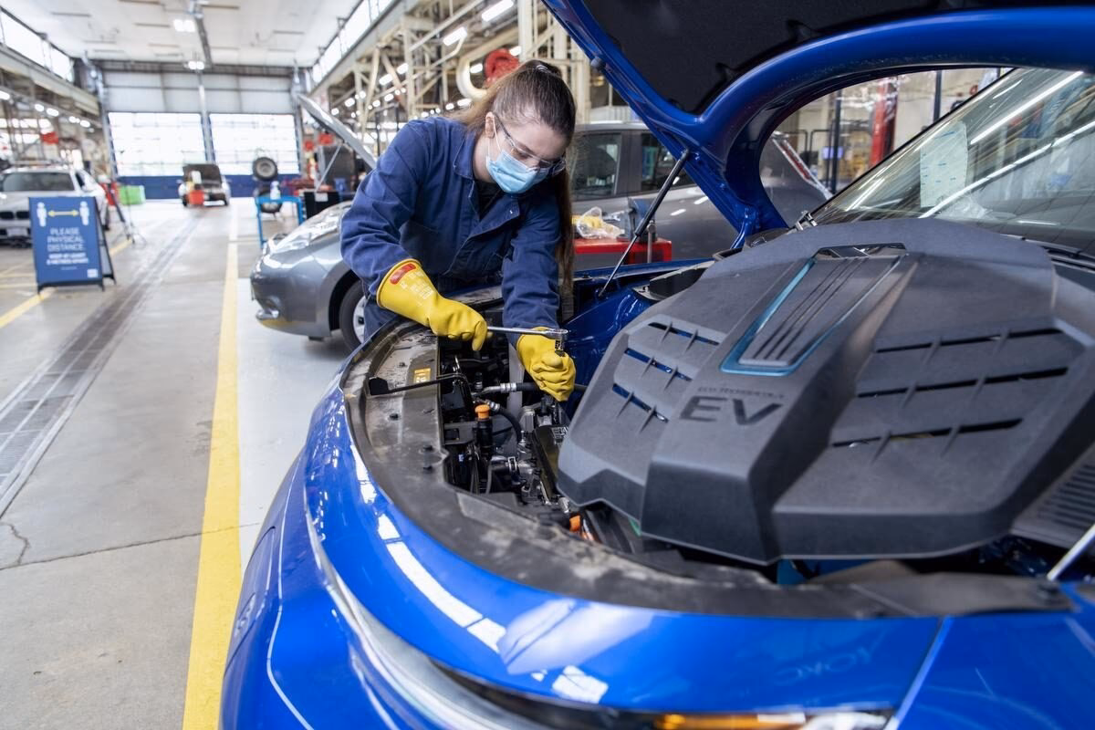 Are independent garages ready for electric car servicing?