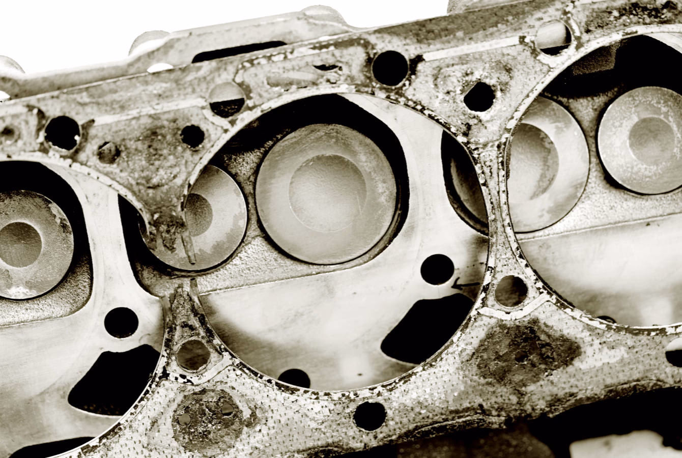 How to repair a damaged cylinder head?