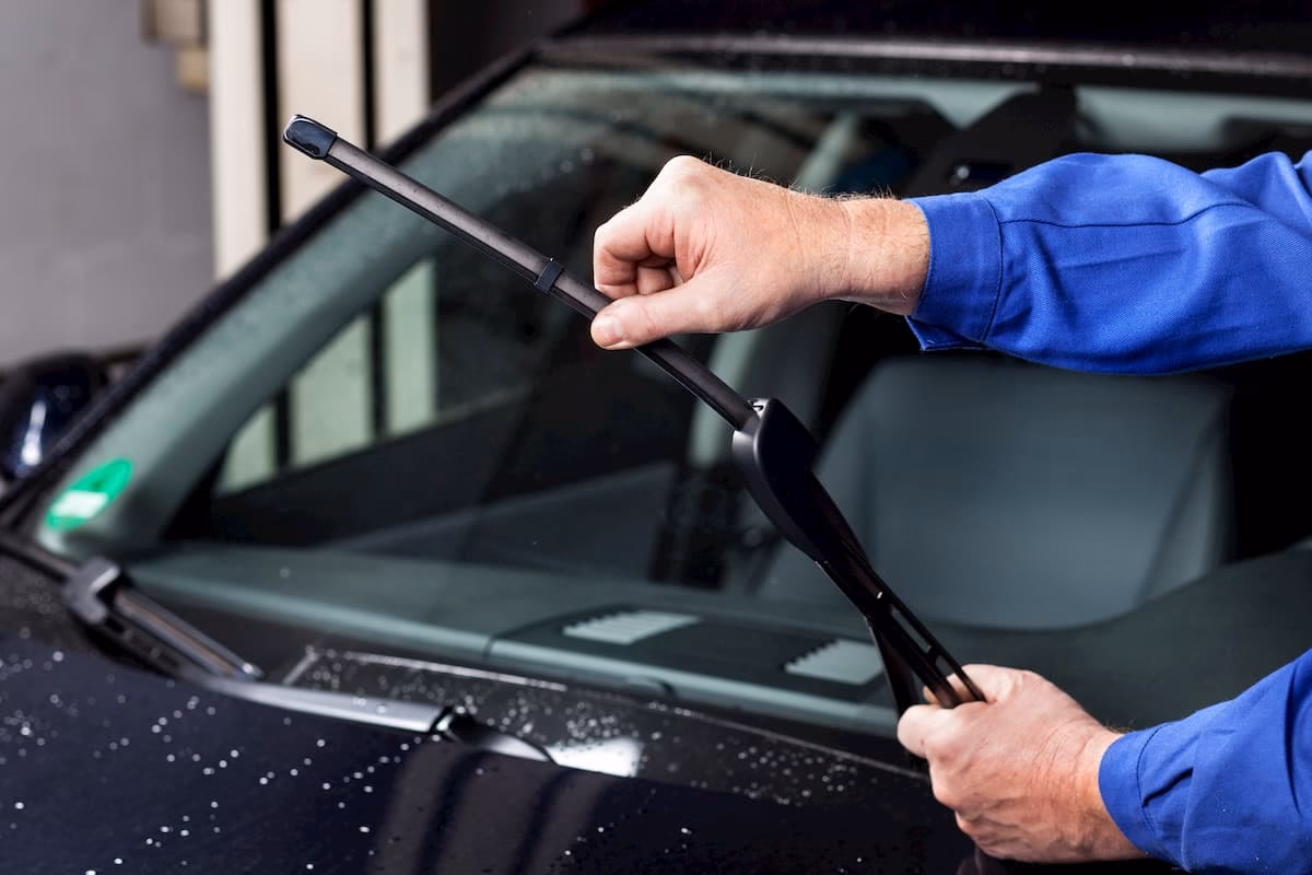 What happens if a wiper blade is split?