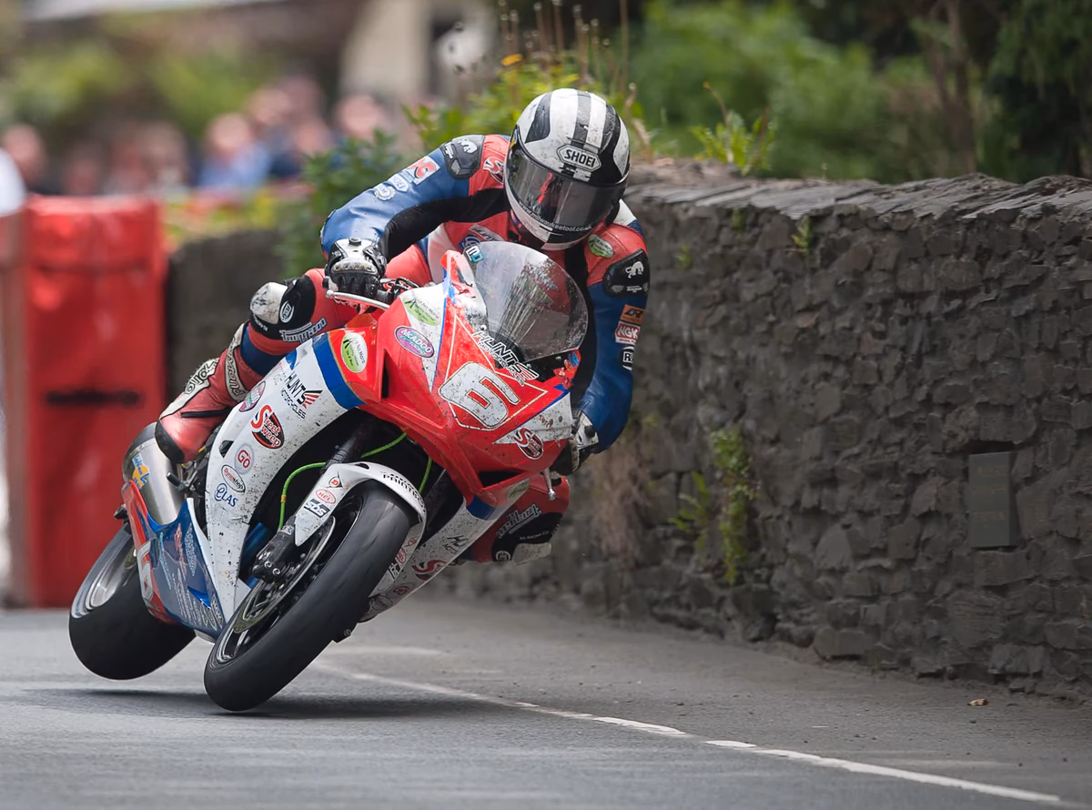 How do I register a vehicle in the Isle of Man?