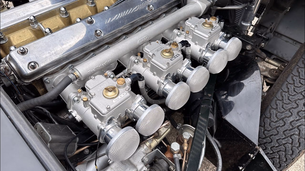 Does Emerald K6 have a fuel injection system?