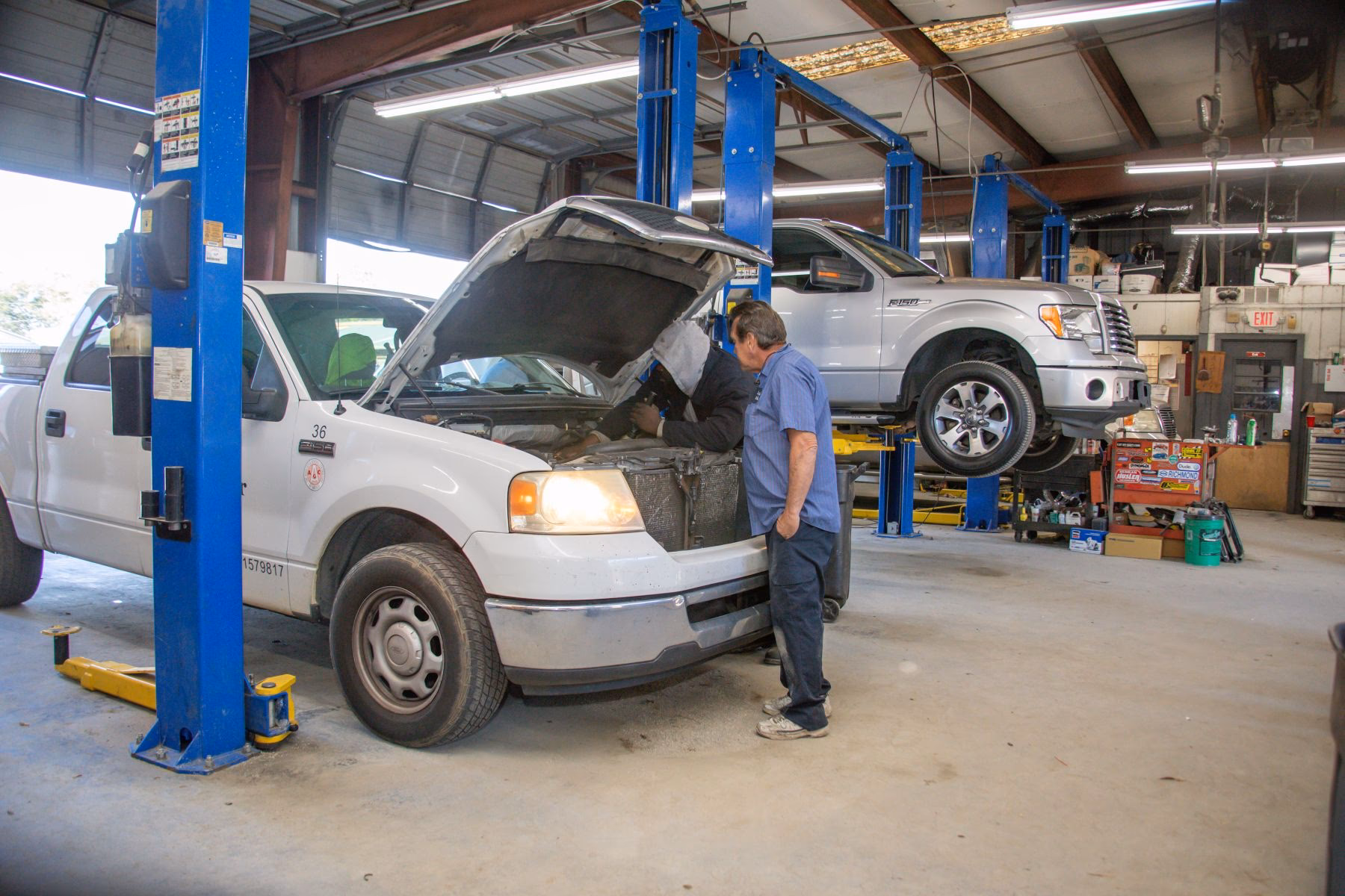What services does Jimmie's towing and auto repair offer?