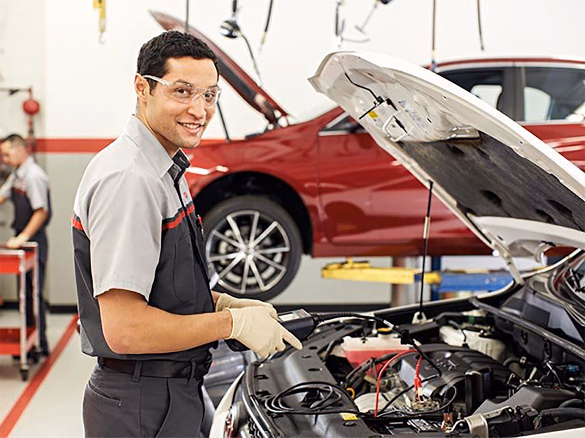 What is the role of a career consultant in the automotive industry?