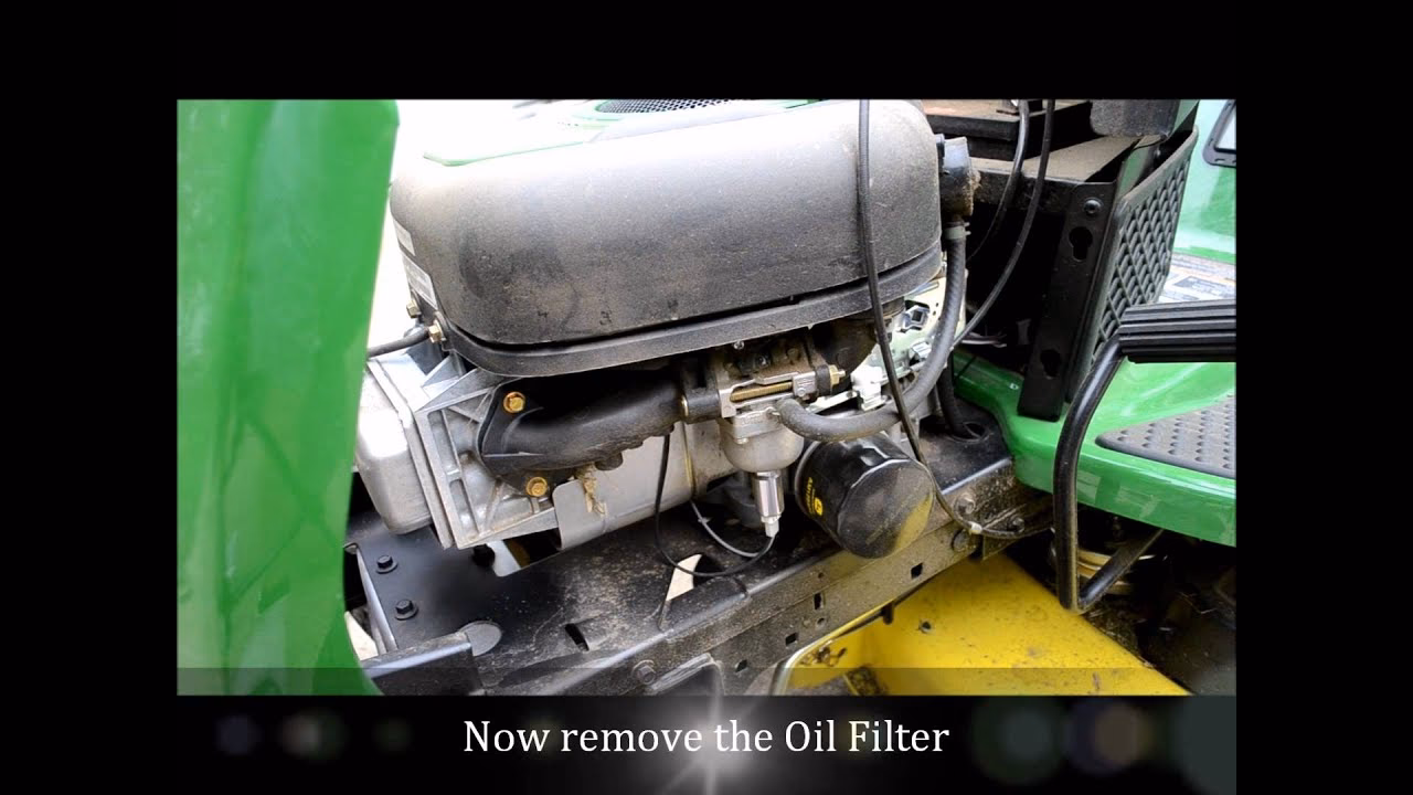 What type of transmission does a John Deere LA105 have?