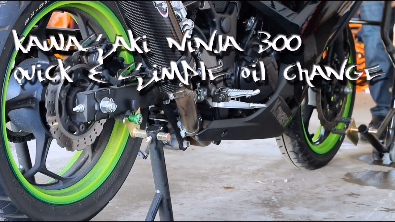 What are the colour options of Kawasaki Ninja 300?