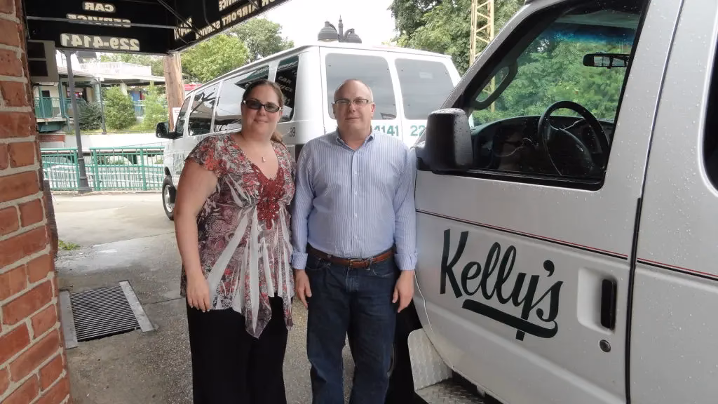Does Kelly's car wash offer car washing services?
