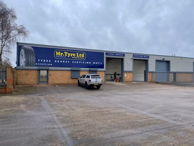 How do I contact Kettering motorist centre?