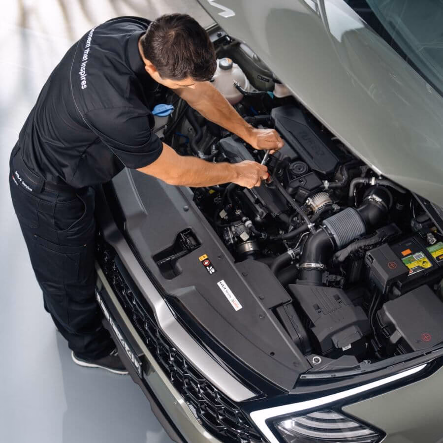 Can a Kia be serviced outside a dealership?