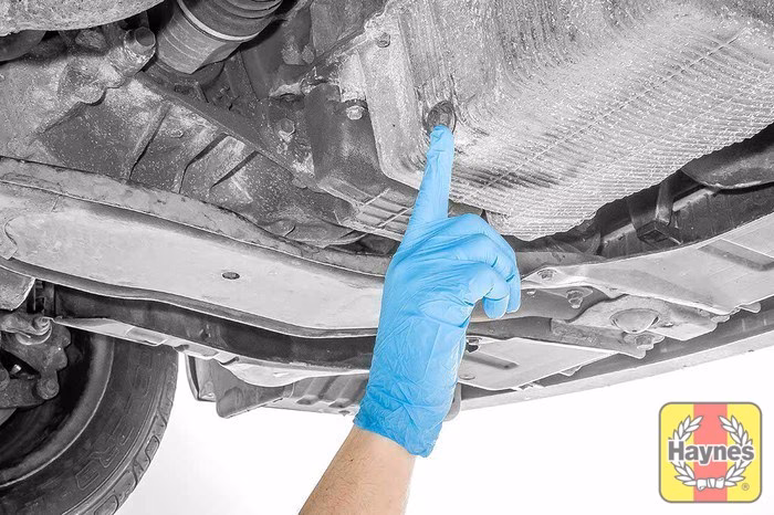 What are the engine options for the Kia Carens?