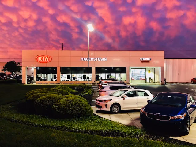 How do I contact a service manager at Hagerstown Kia?