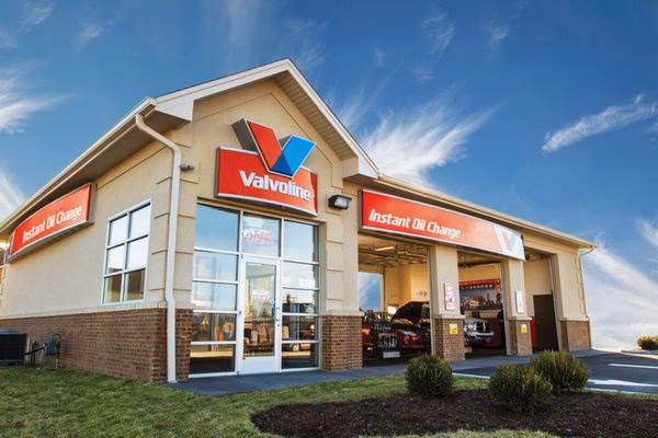 What do people say about oil change stations in Little Rock?