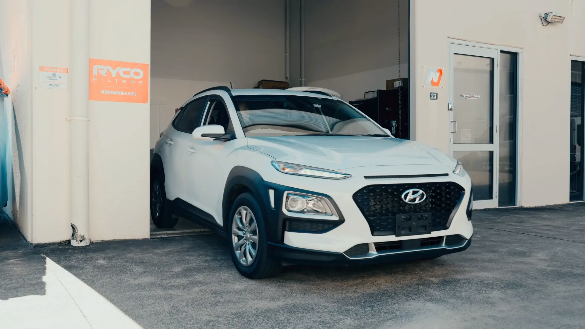 How do I book a car service at Kona Airport?