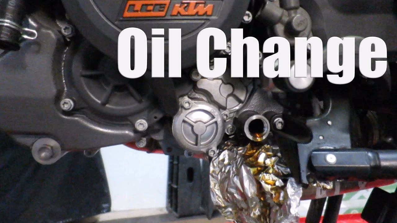 What makes the KTM 1290 Super Adventure R's engine unique?