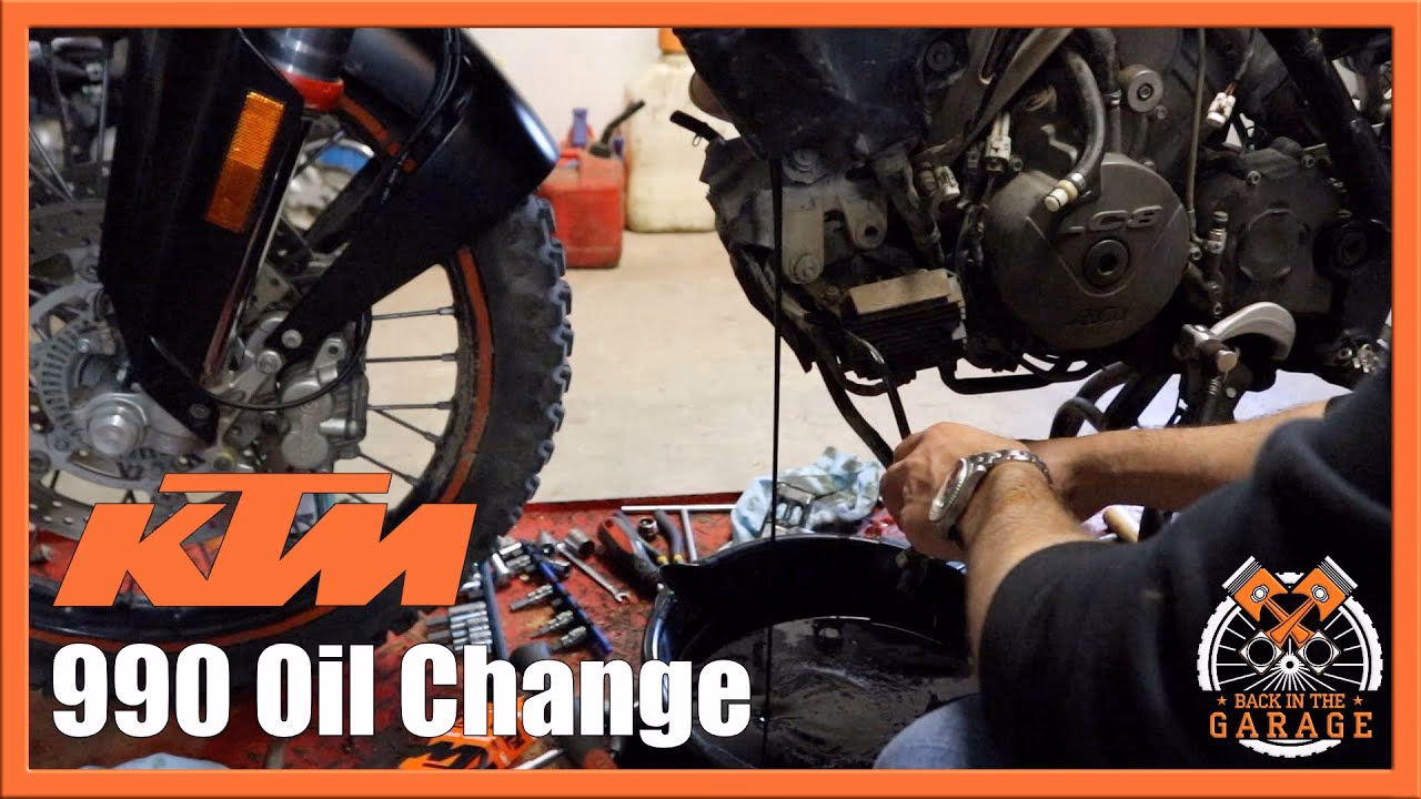 How do you open a fuel tank on a 990 Adventure?