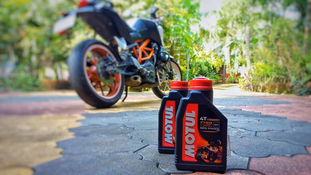 What is the recommended tire pressure for a KTM 125 Duke?