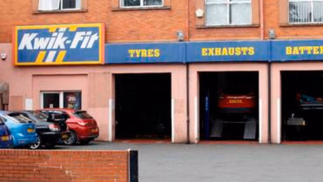 When are doors open at Kwik Fit Lisburn?
