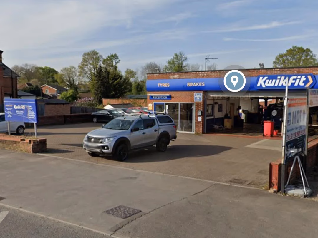 When is Kwik Fit Wokingham open?
