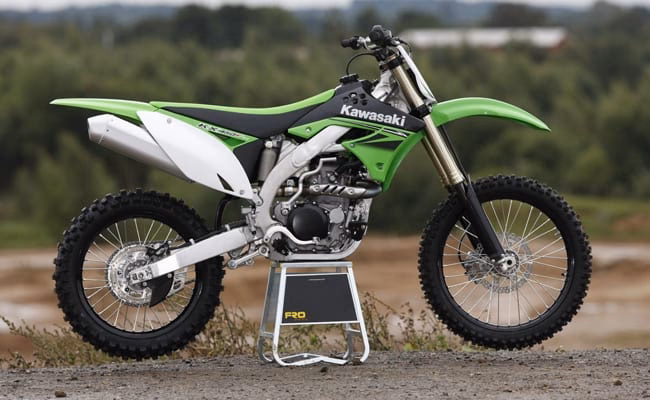 Does the 2008 Kawasaki KX450F have electronic fuel injection?