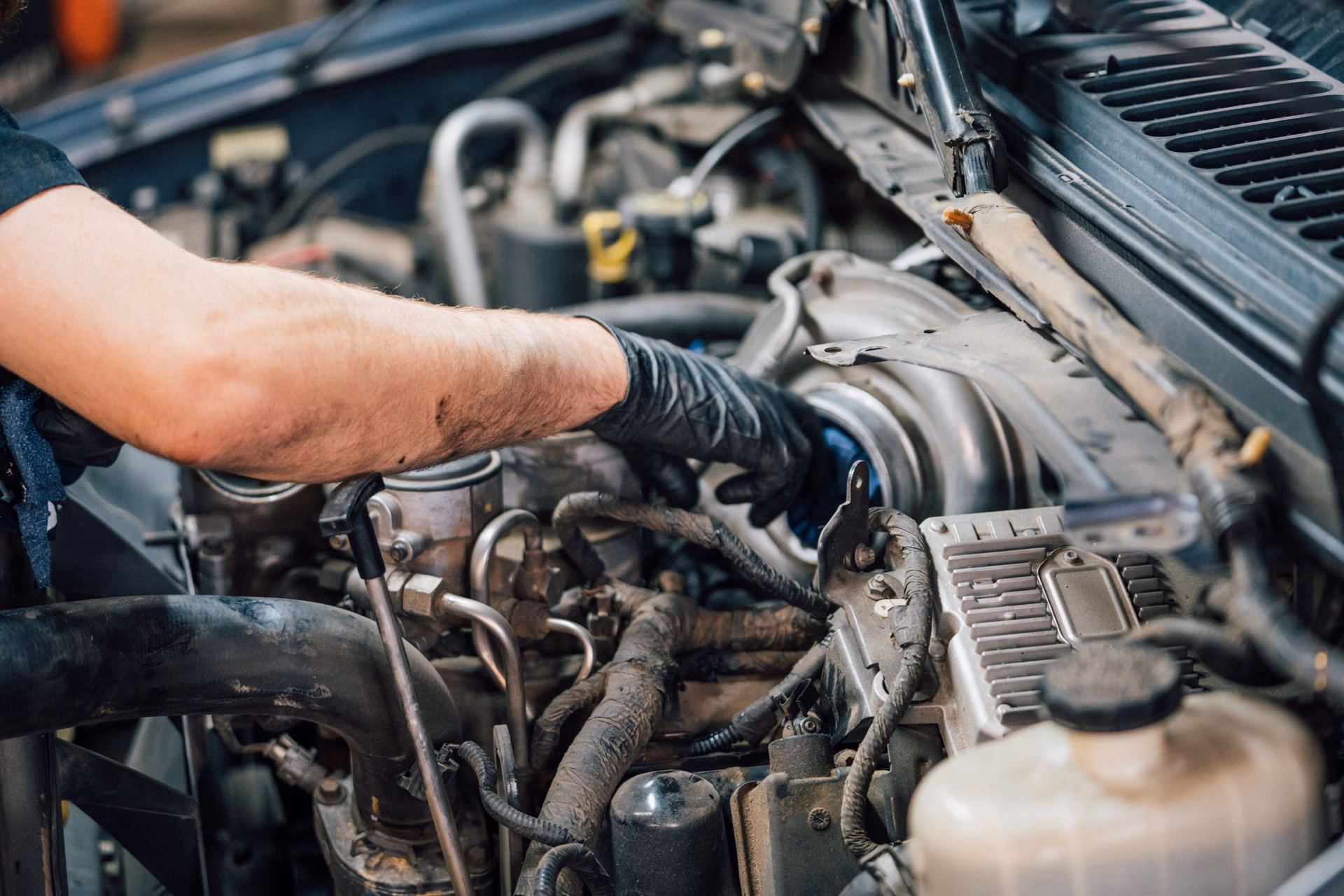 Why should you visit a full-service auto repair shop in Lakewood?